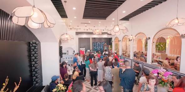 Không gian bên trong quán.