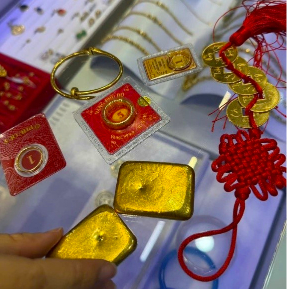 Số tài sản nữ sinh mang đi bán.