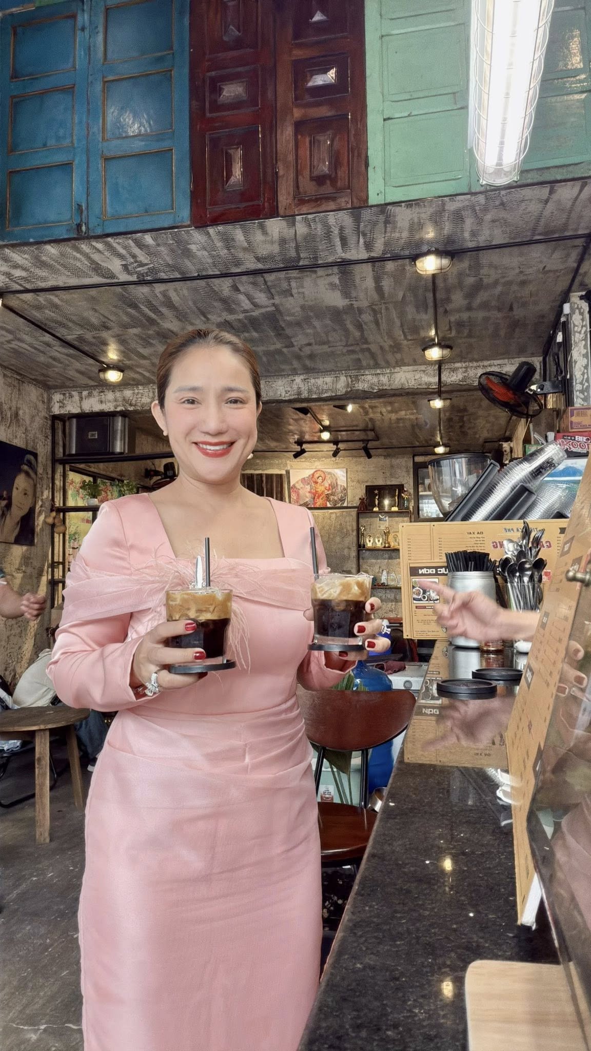 Nữ NSƯT nổi tiếng miền Nam phải đóng cửa quán cafe 25 nghìn/ly ở Gò Vấp sau 9 tháng