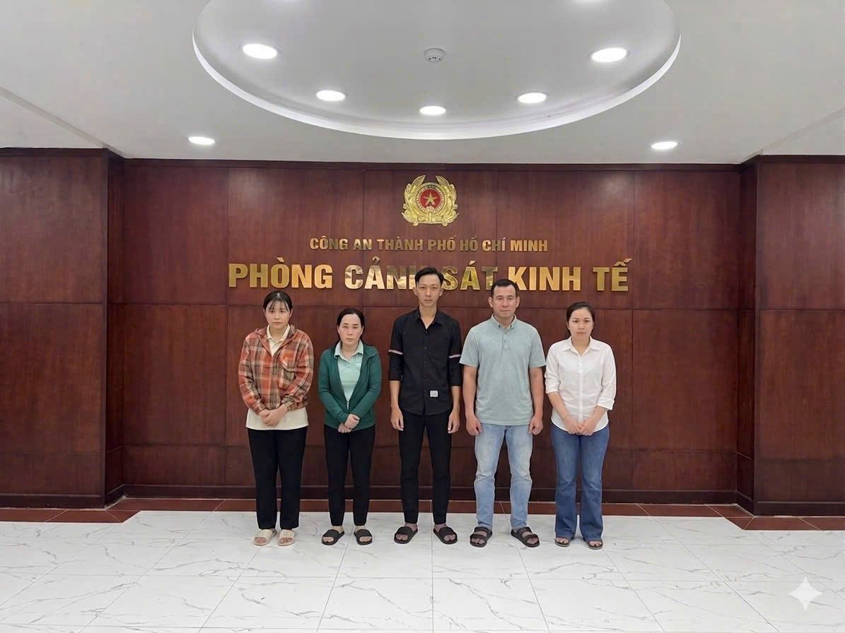 Các bị can tại cơ quan công an (Ảnh: Công an TP HCM).