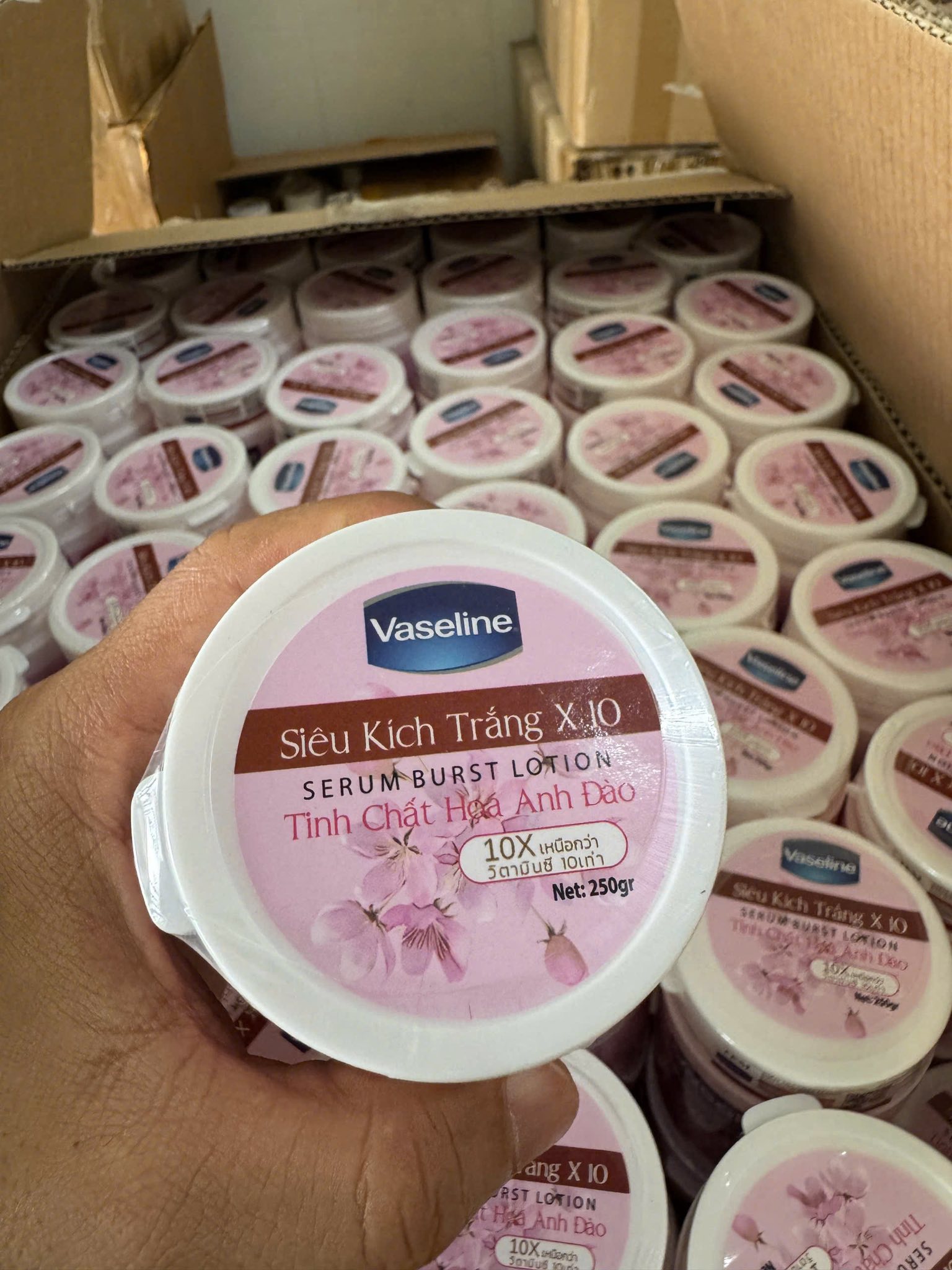 Một loại mỹ phẩm được làm giả (Ảnh: Công an TP HCM).