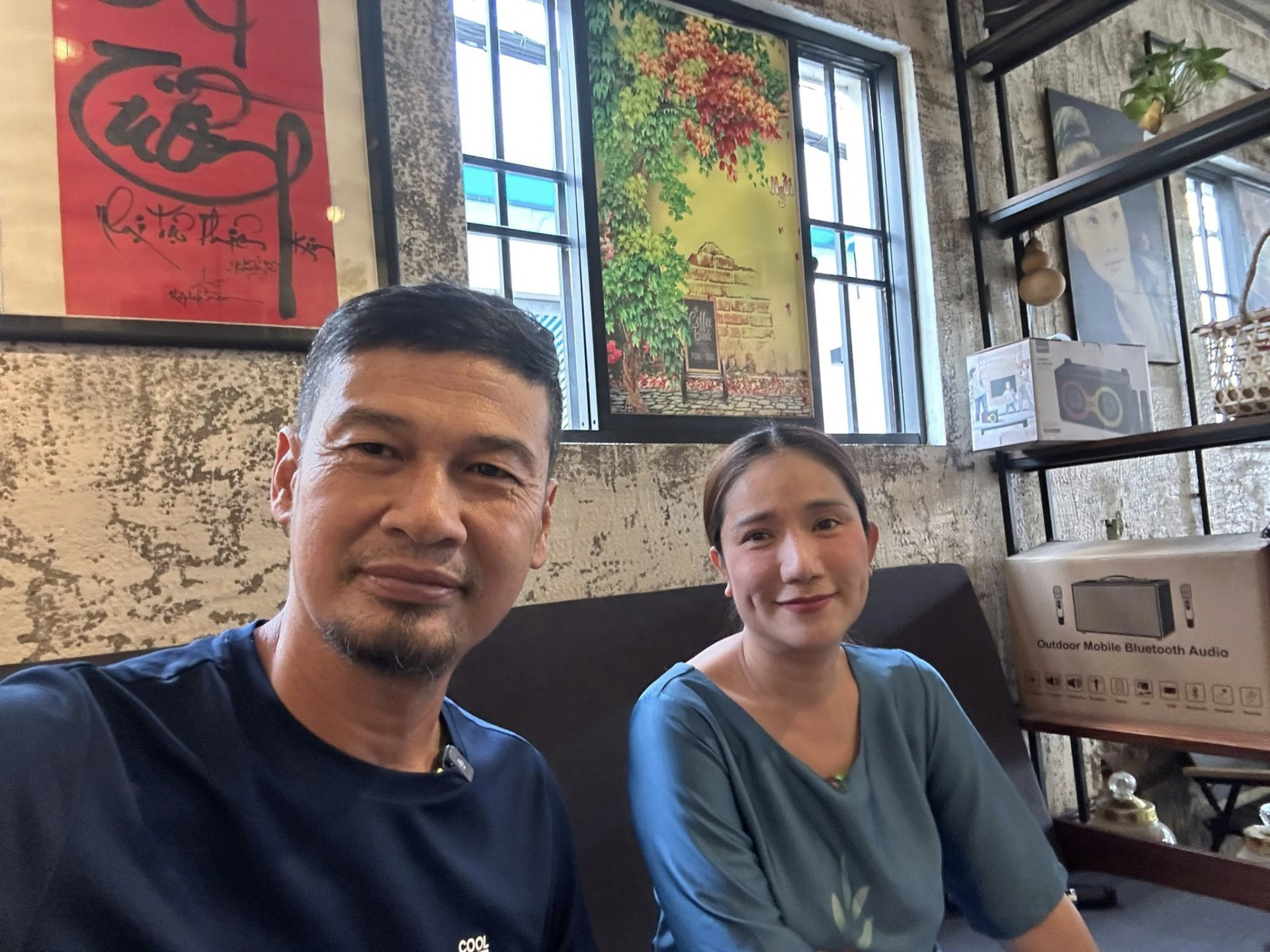 Theo Cát Tường, Tiết Cương là người đã khuyên cô nến đóng quán vì thấy cô mệt mỏi vì kinh doanh