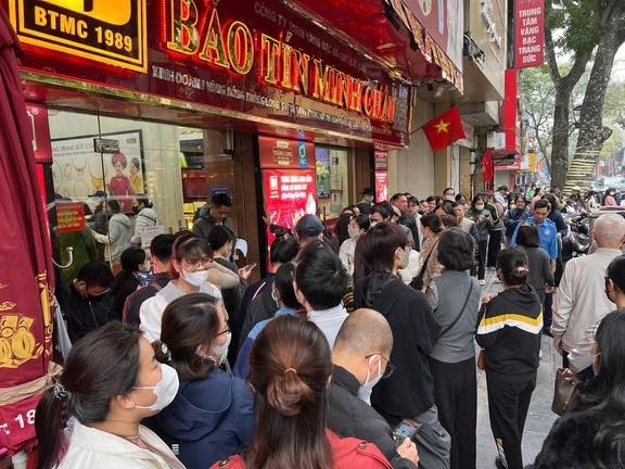 Giá vàng chiều nay 23/3: Vàng giảm không phanh về sát mốc 160 triệu đồng/lượng, người dân ồ ạt bắt đáy