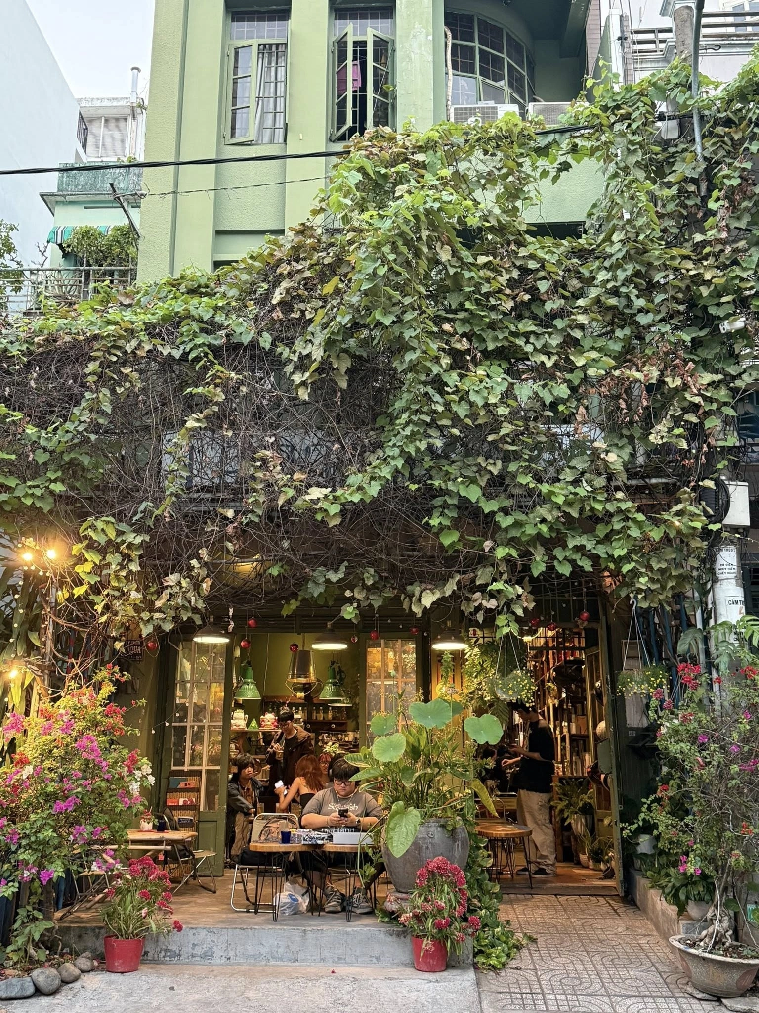 “Ông hoàng nhạc sầu” đình đám một thời bán cà phê ở đường Lê Đức Thọ