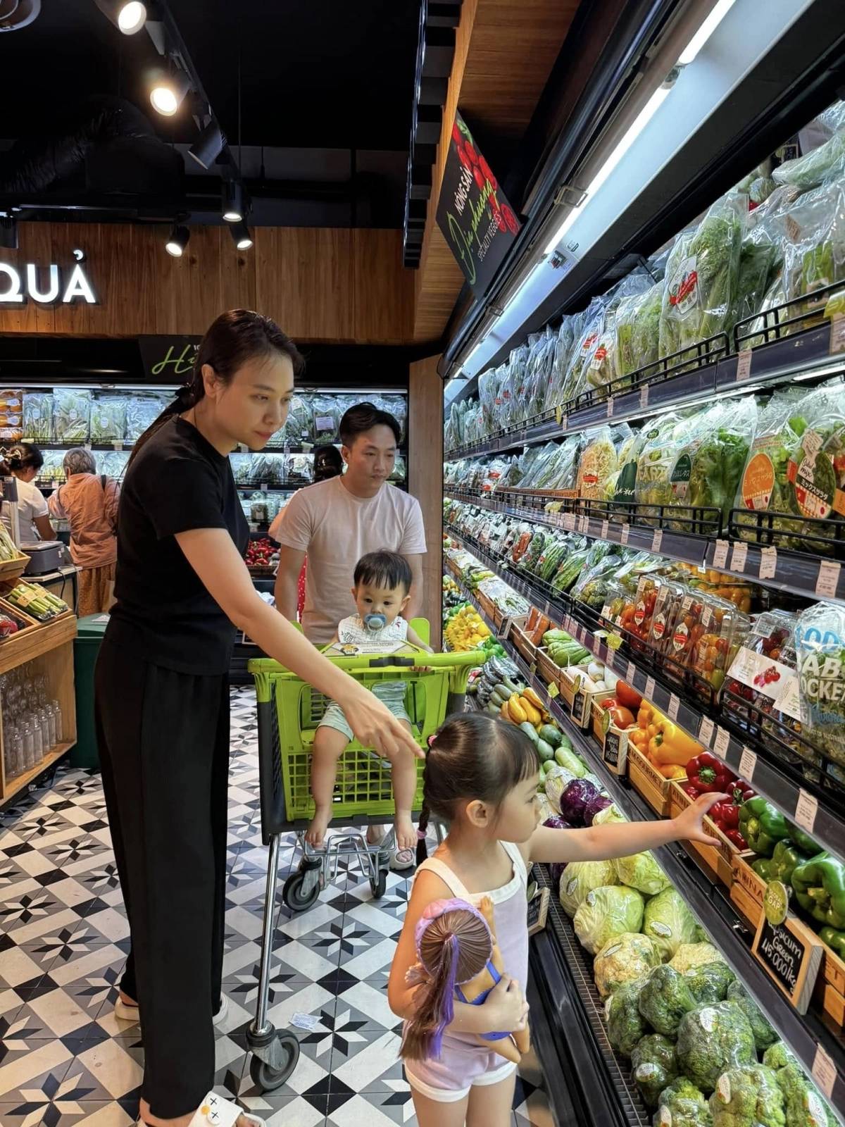 Gia đình hạnh phúc của Đàm Thu Trang.