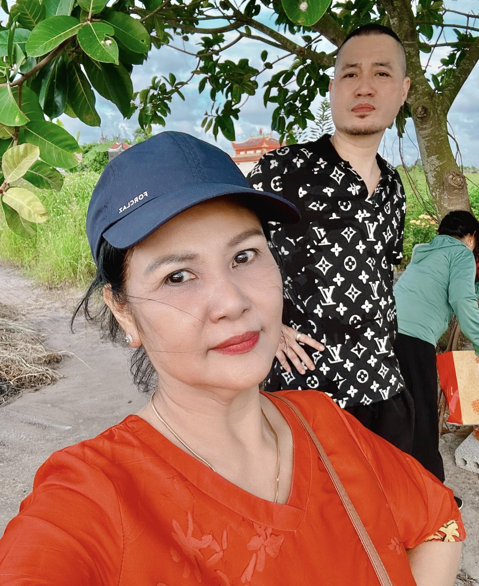 Nữ NSND 60 tuổi, có con riêng được doanh nhân xây dựng kém 7 tuổi say mê hơn 20 năm