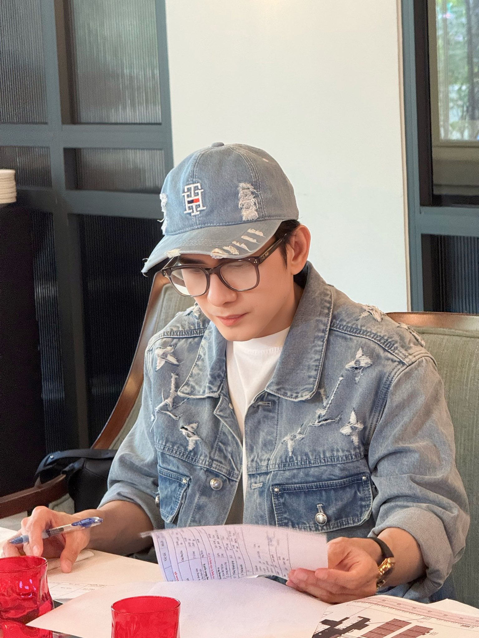 Đan Trường gây chú ý khi chia sẻ sự cố về điện thoại anh gặp phải