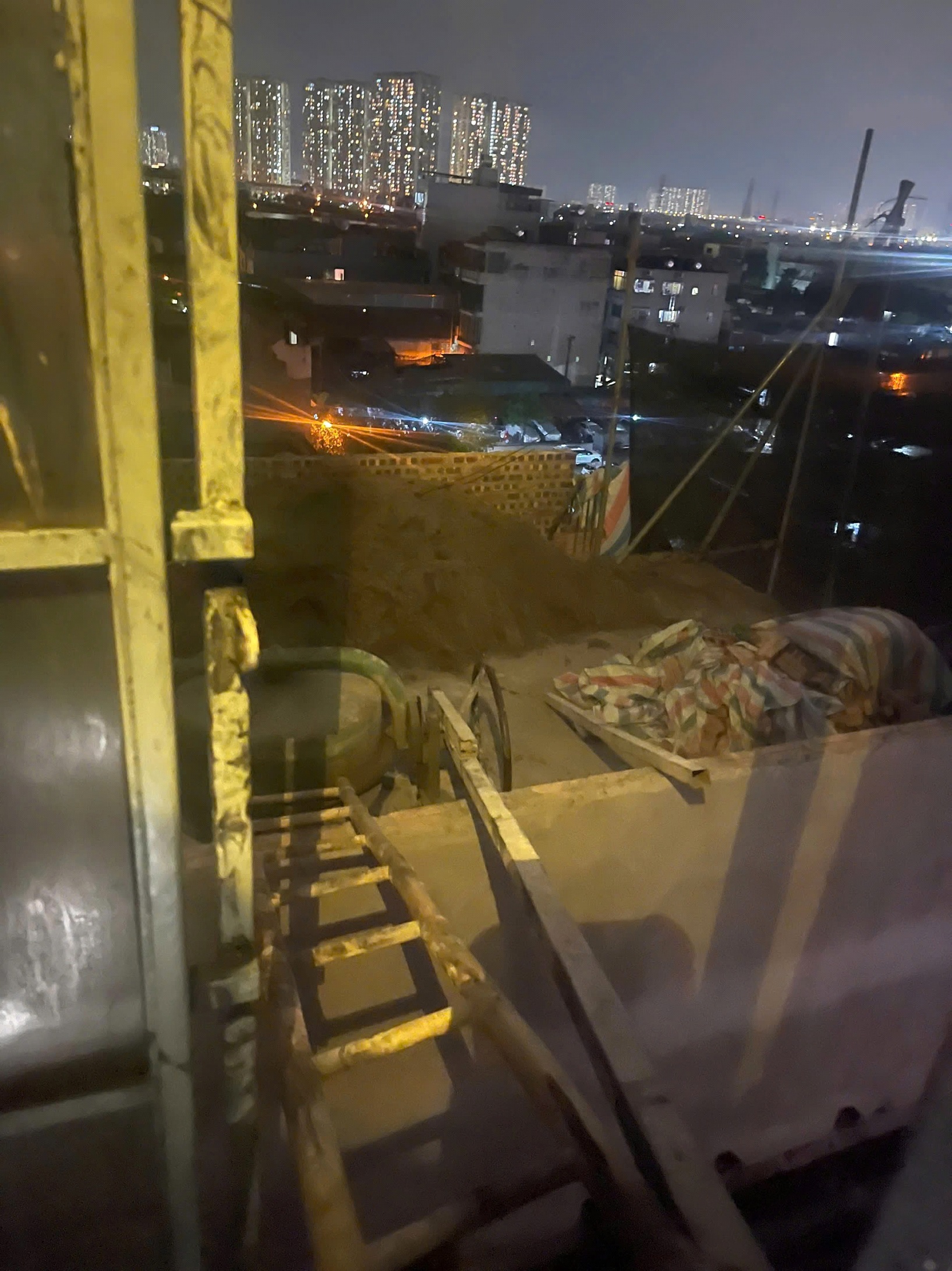 Vị trí nơi những người hùng sang cứu người - Ảnh: CA Hà Nội