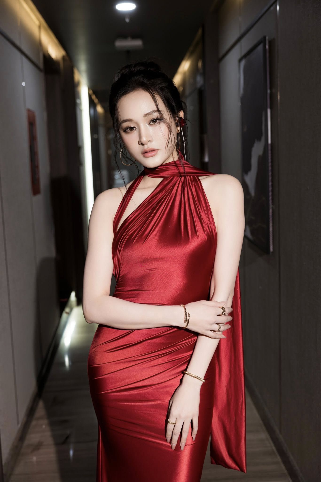 Hiền Hồ của hiện tại: Đẹp mê hoặc, sang chảnh đến bất ngờ