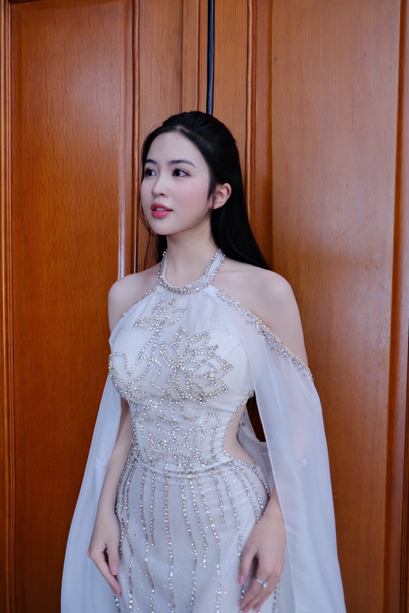 Thu Hiền cũng từng xuất hiện trên sóng VTV với vai trò người mẫu và MC