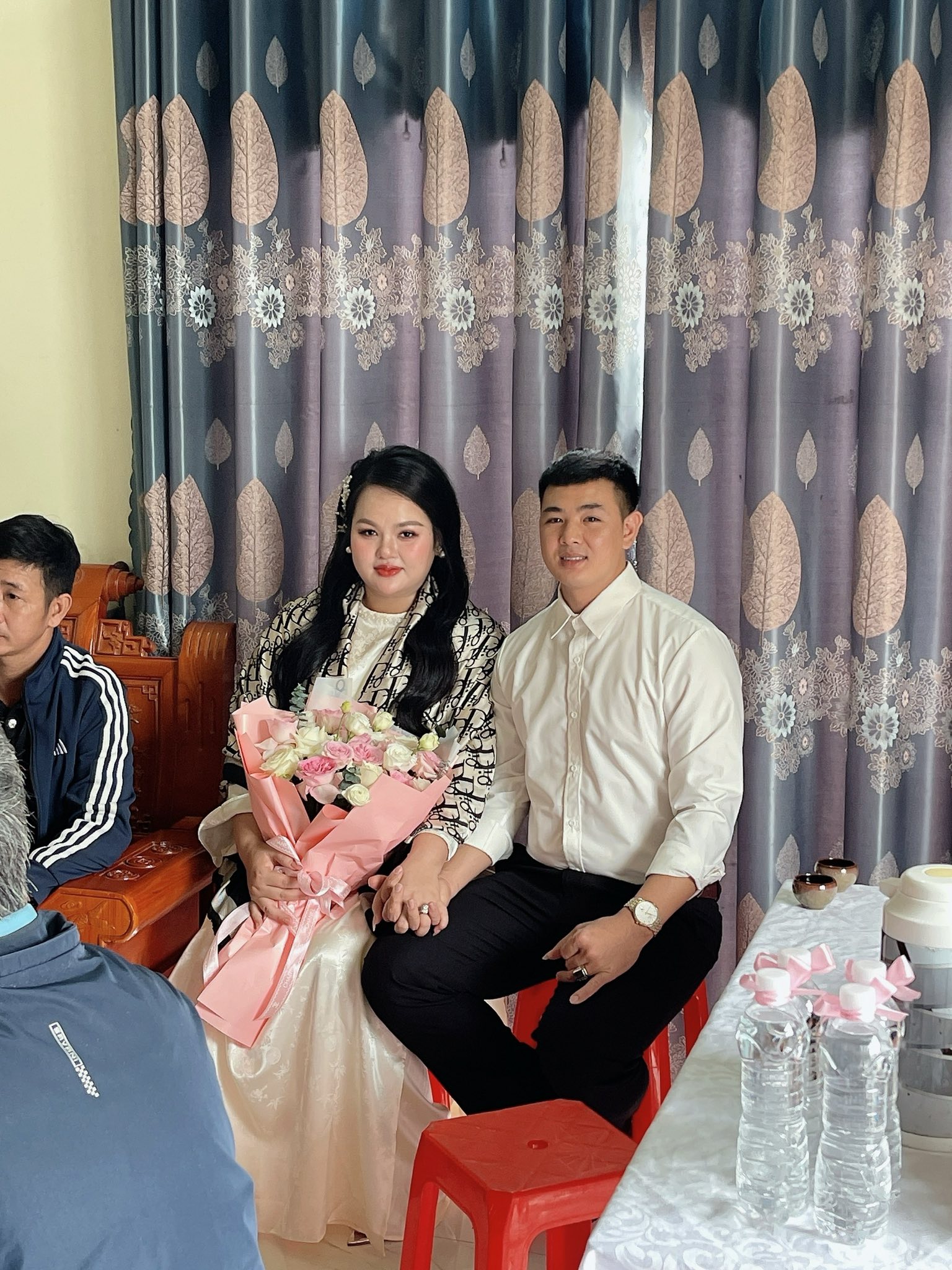 Lê Sơn và Minh Phương trong lễ dạm ngõ.