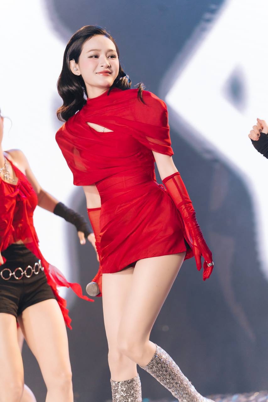 Hiền Hồ của hiện tại: Đẹp mê hoặc, sang chảnh đến bất ngờ