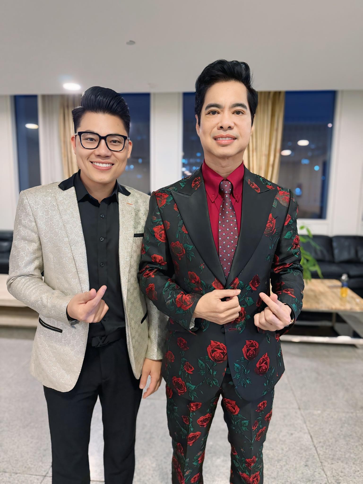 Duy Cường và cha nuôi Ngọc Sơn.