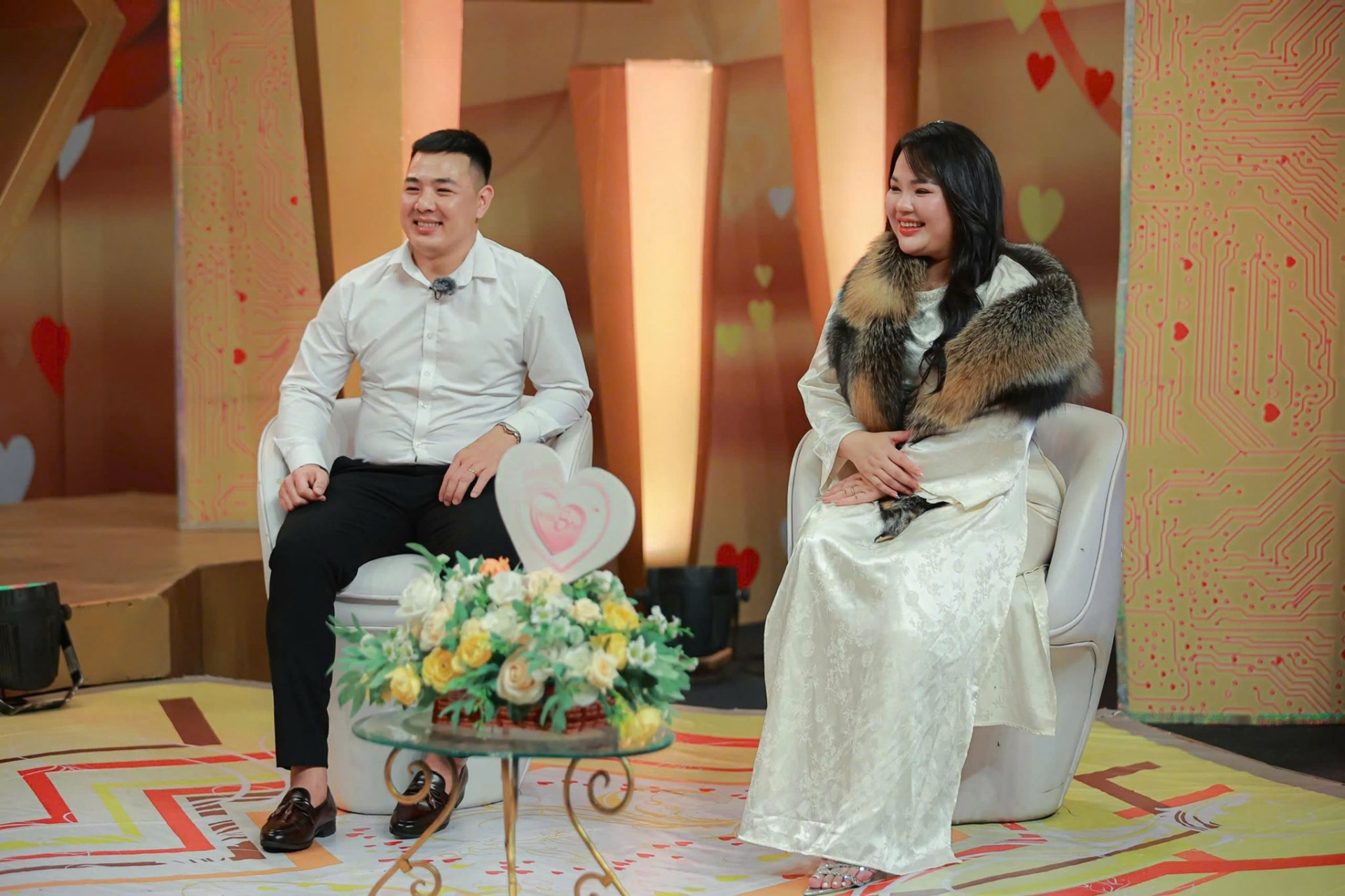 Đôi vợ chồng trẻ đang trải qua những ngày tháng hạnh phúc sau đám cưới.