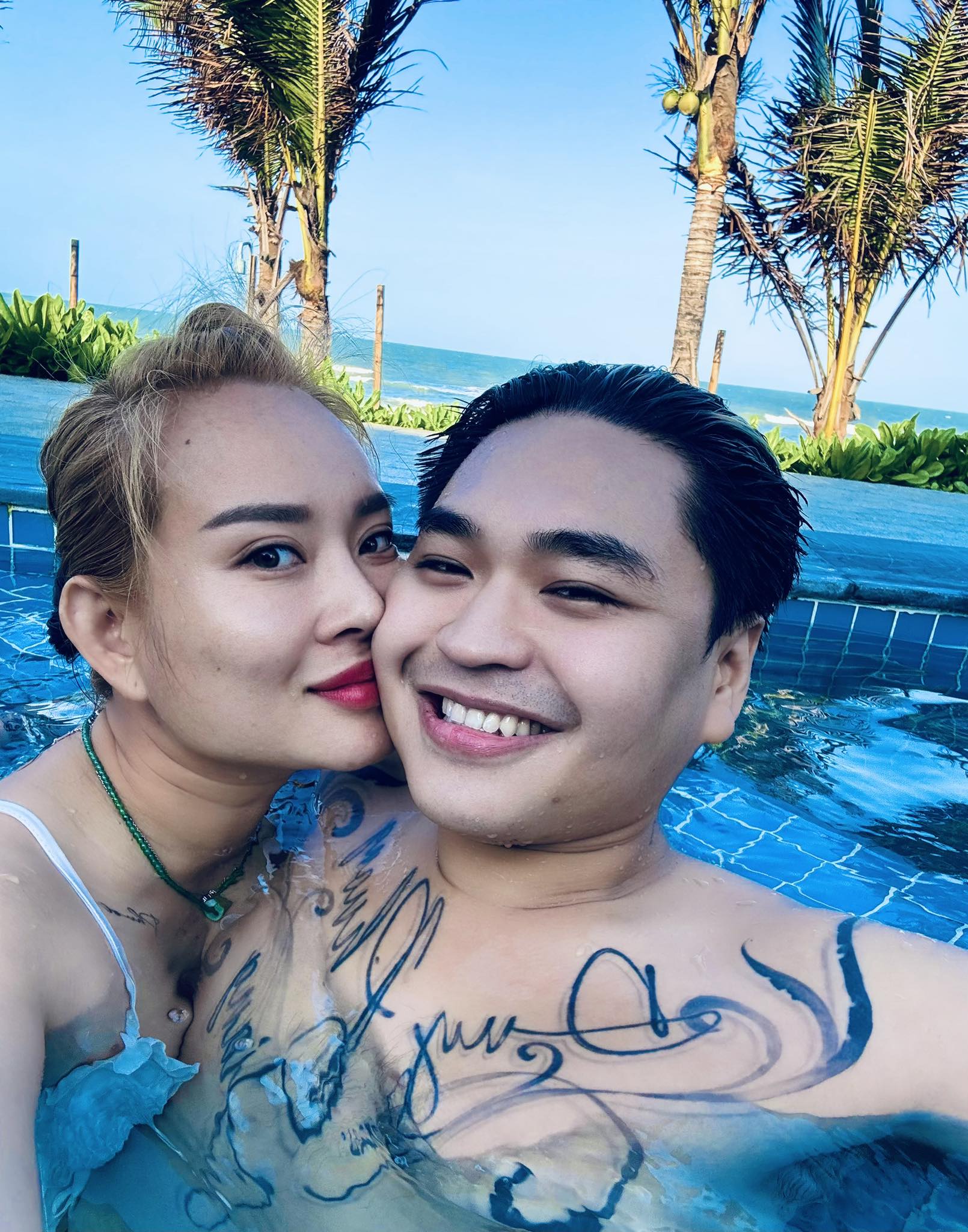 Duy Phước và vợ.