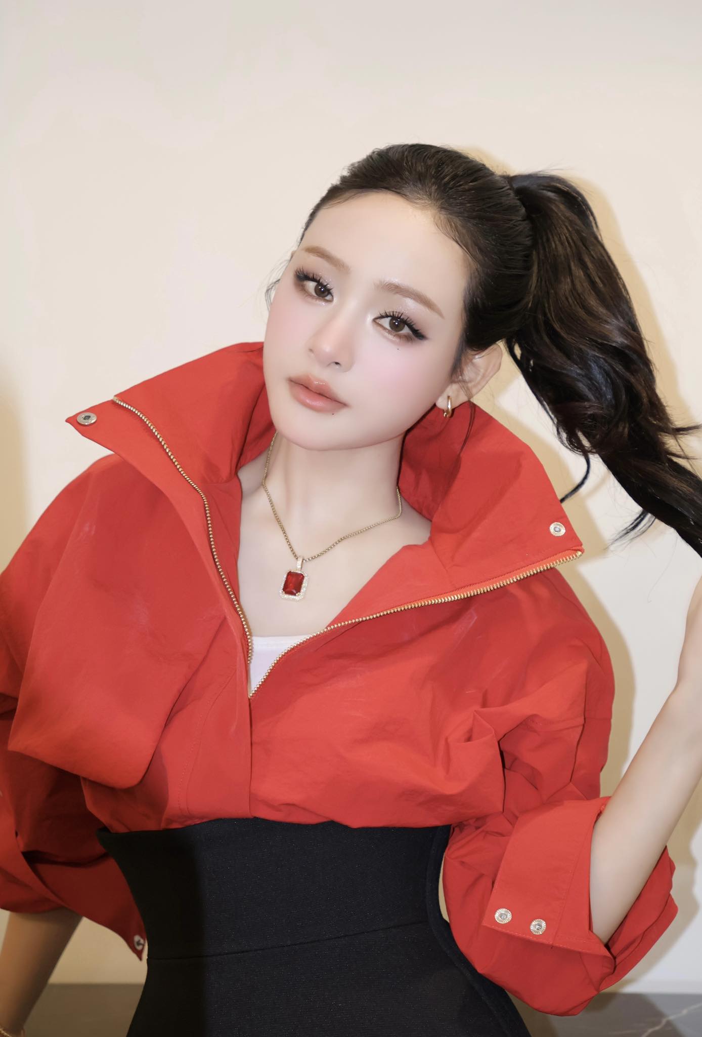 Hiền Hồ của hiện tại: Đẹp mê hoặc, sang chảnh đến bất ngờ