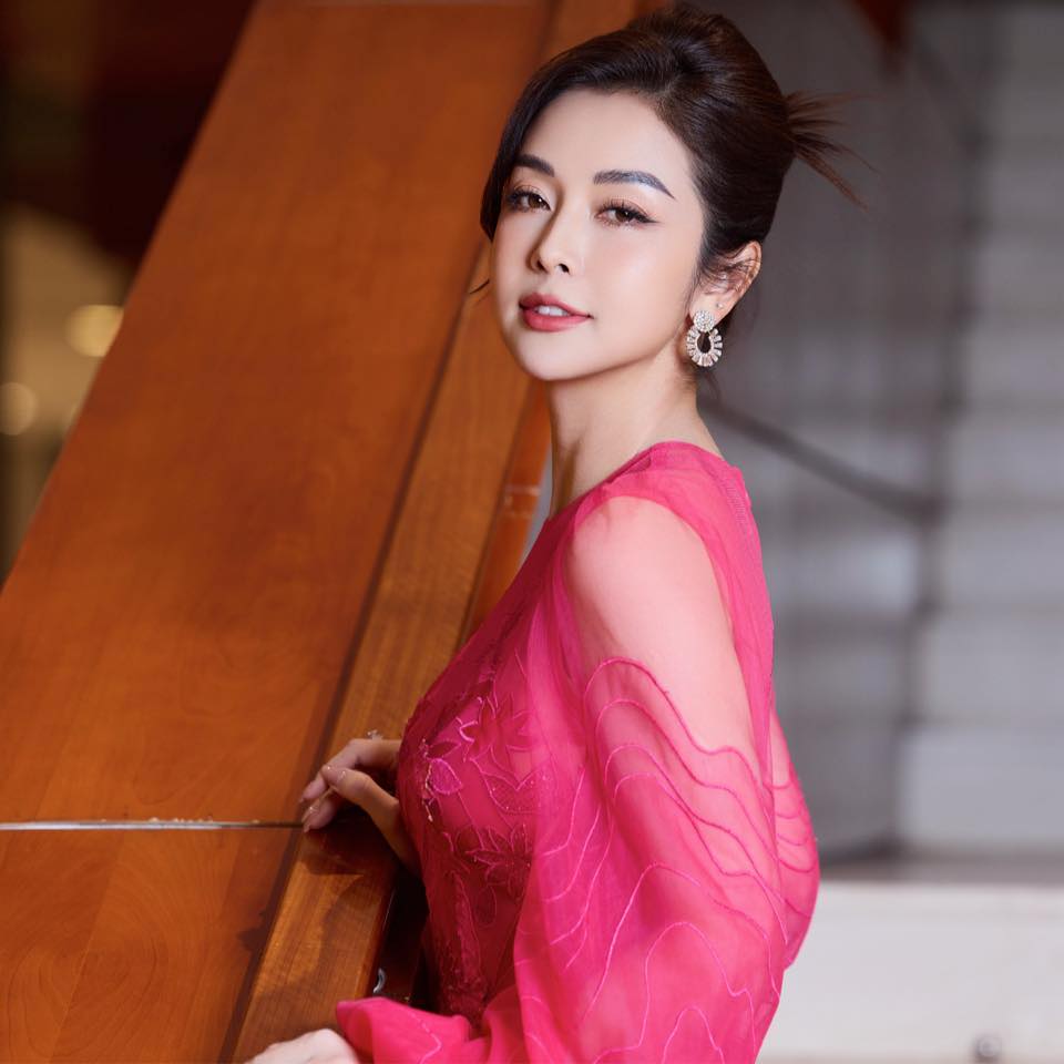 Jennifer Phạm khoe dáng, nhan sắc đẹp không tì vết dù đã 40 tuổi