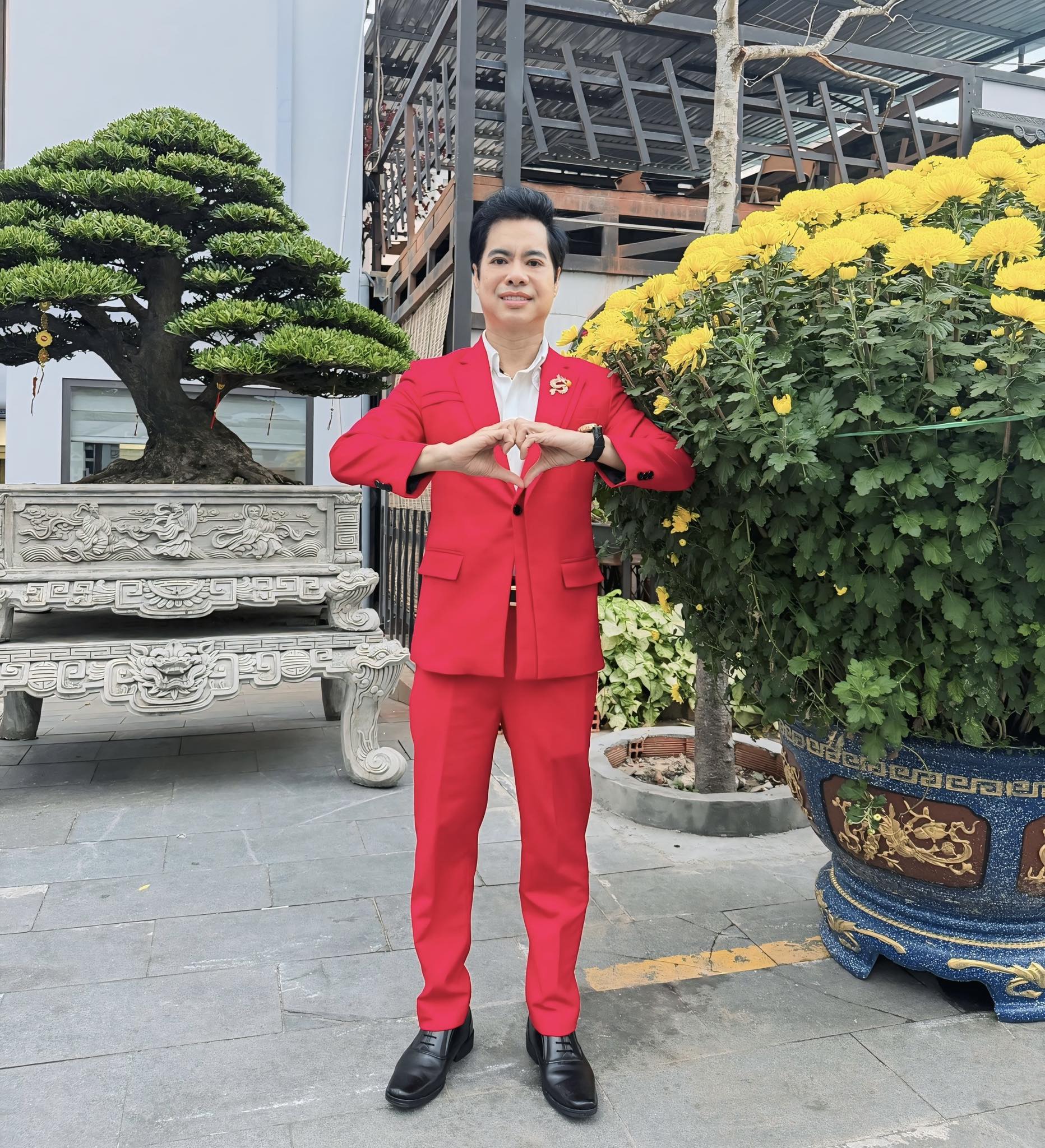 Dù được nhiều người ái mộ, nhưng ở tuổi U60, Ngọc Sơn vẫn lẻ bóng