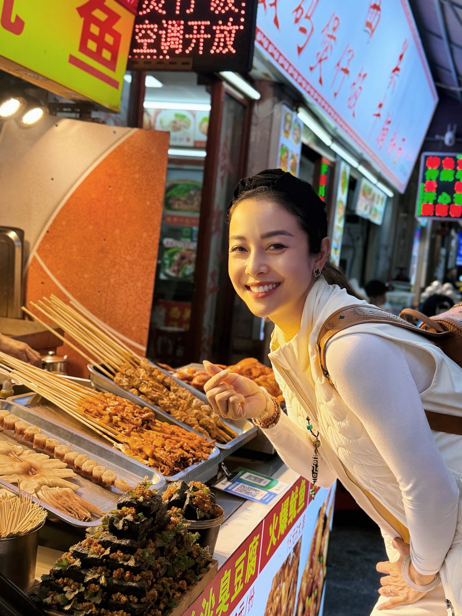 Jennifer Phạm khoe dáng, nhan sắc đẹp không tì vết dù đã 40 tuổi