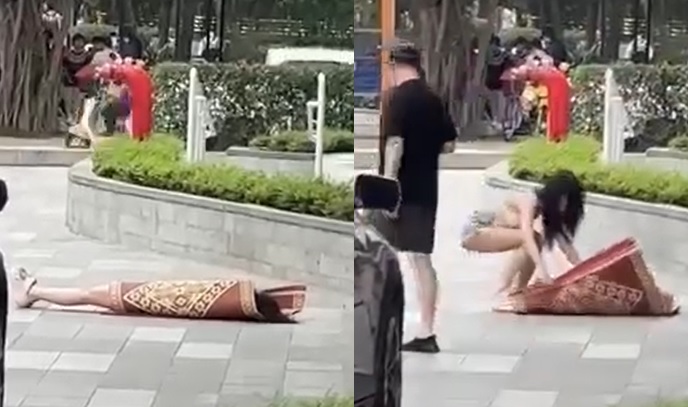 Hành động của cô gái gây tò mò cho những người xung quanh.