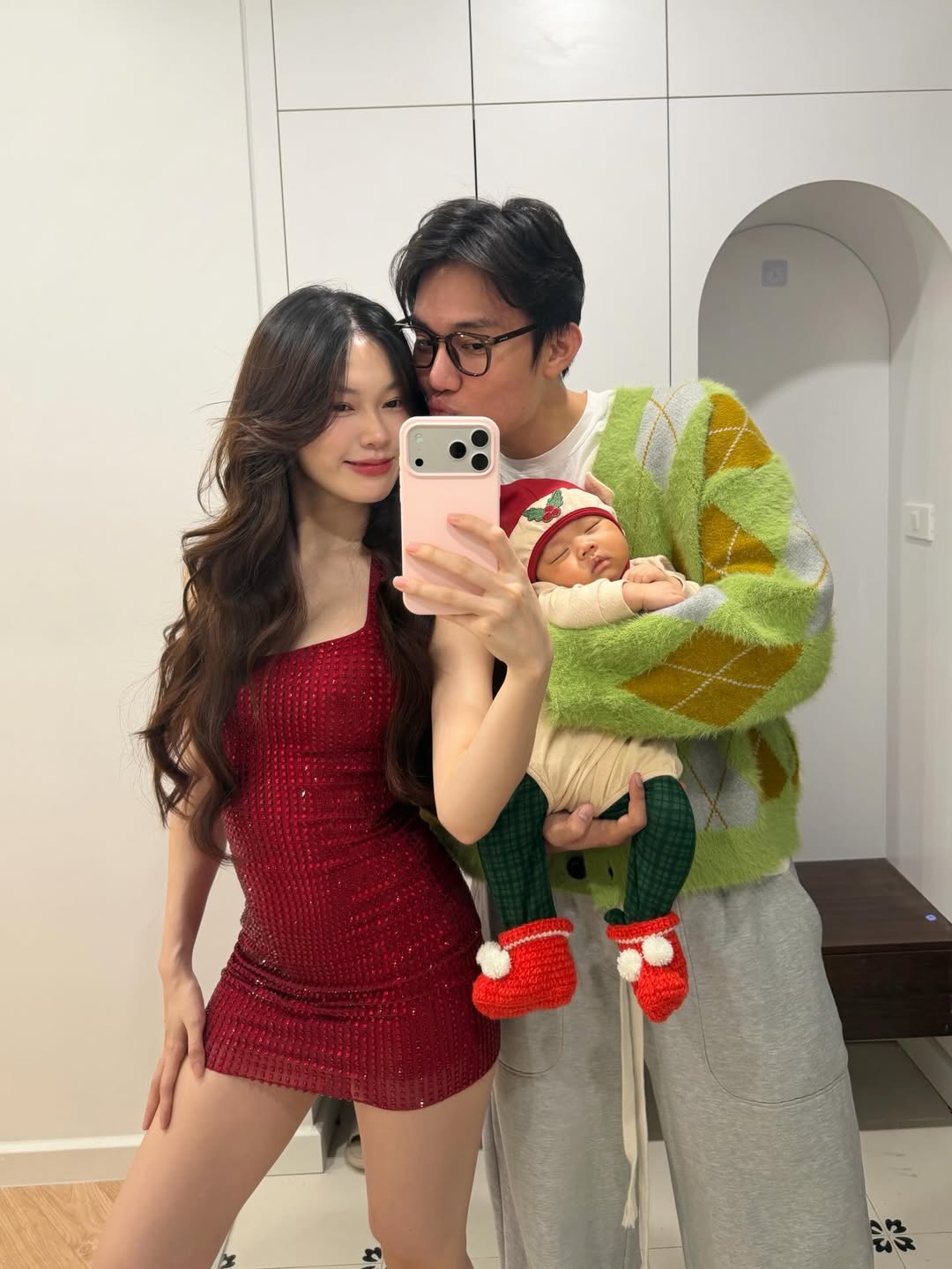 Hot TikToker khiến netizen bất ngờ khi lấy lại phong độ nhan sắc và vóc dáng sau thời gian ngắn sinh con