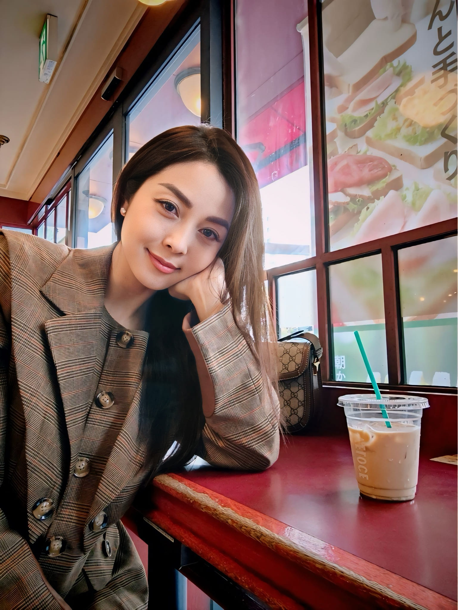 Không chỉ thành công trong sự nghiệp, đời tư của nàng hậu cũng nhận được nhiều sự quan tâm. Năm 2007, cô kết hôn với ca sĩ Quang Dũng và có một con trai chung là bé Bảo Nam.