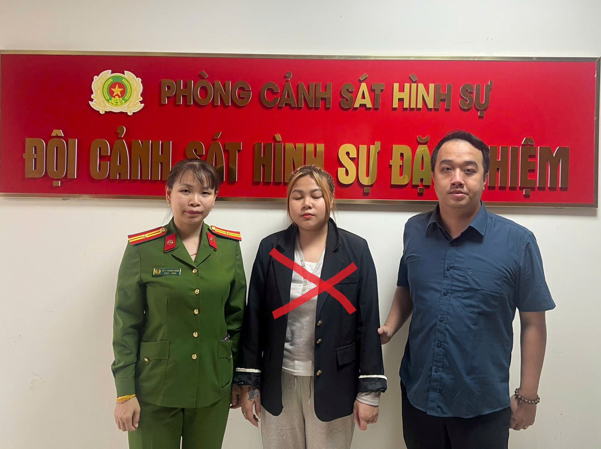 Đối tượng Hằng (giữa) (Ảnh: Công an Hải Phòng).