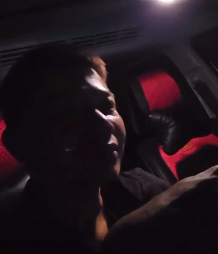 Sau khi gây ra chuỗi bi kịch, Nguyễn Ngọc Đạo đã lên taxi livestream trên mạng kể về mâu thuẫn gia đình, xin lỗi người thân (Ảnh: Người lao động).