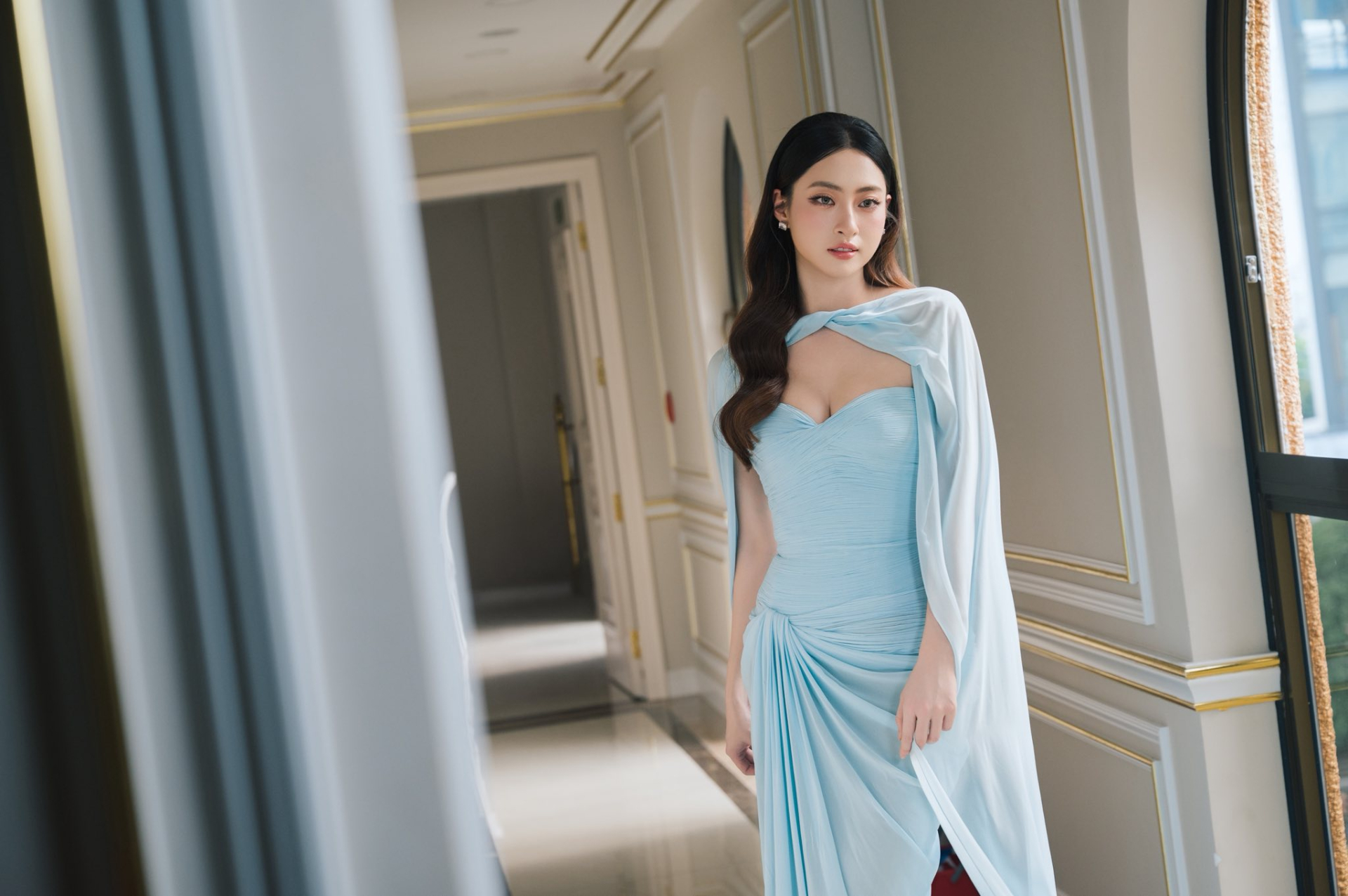 Sự kết hợp giữa vẻ đẹp, trí tuệ và phong thái tự tin giúp cô nàng hậu sinh năm 2000 được yêu mến