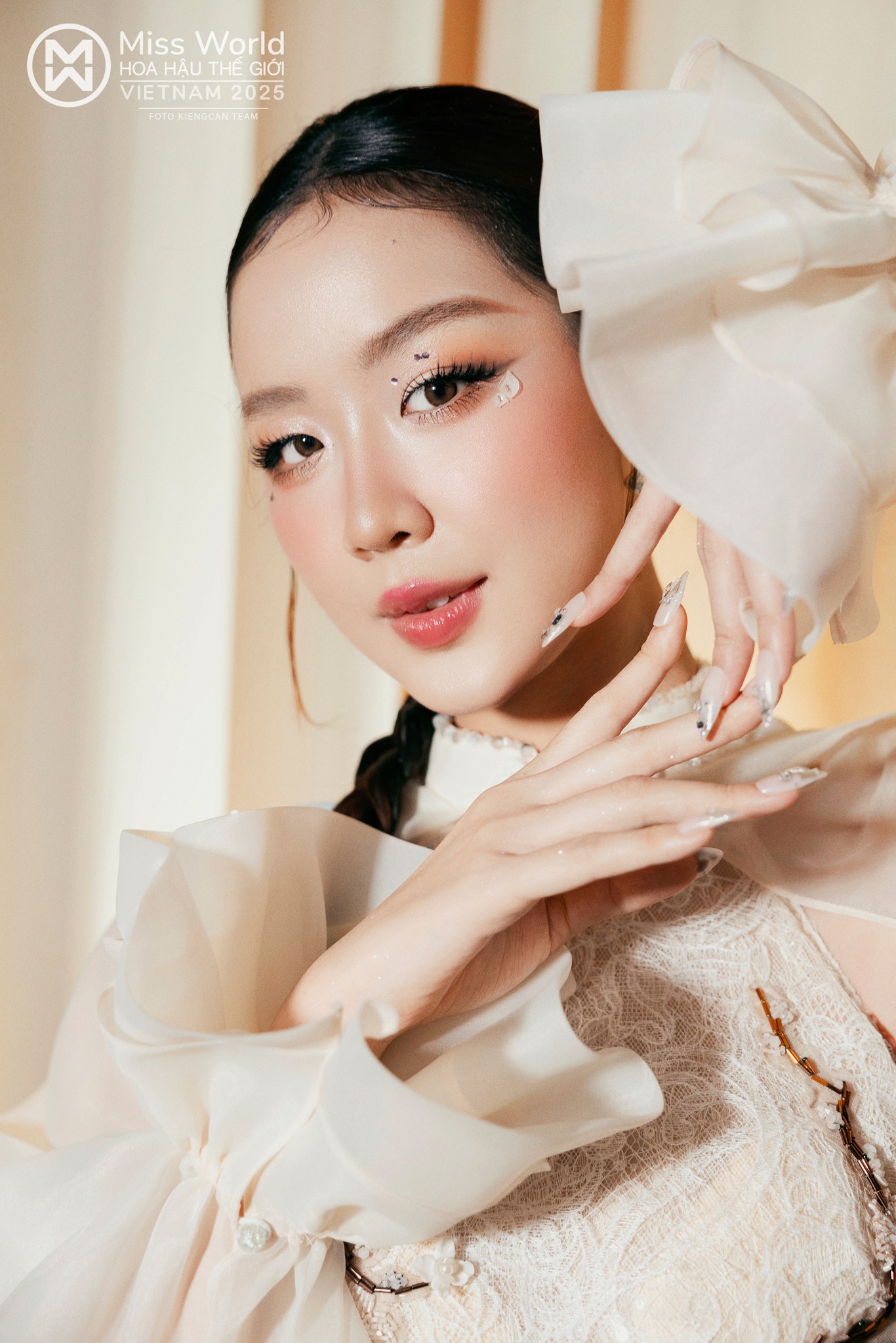 Hoa hậu Bảo Ngọc phô diễn đường cong “cực gắt”