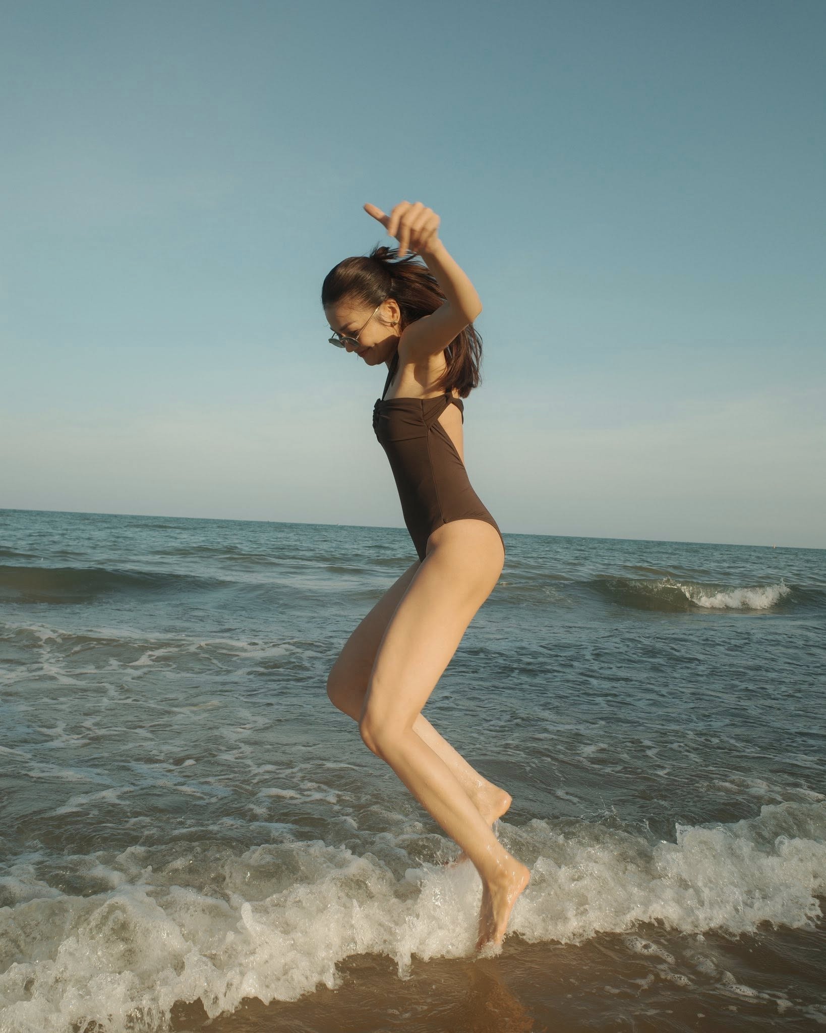 Thanh Hằng siêu cuốn hút, gợi cảm không thể rời mắt