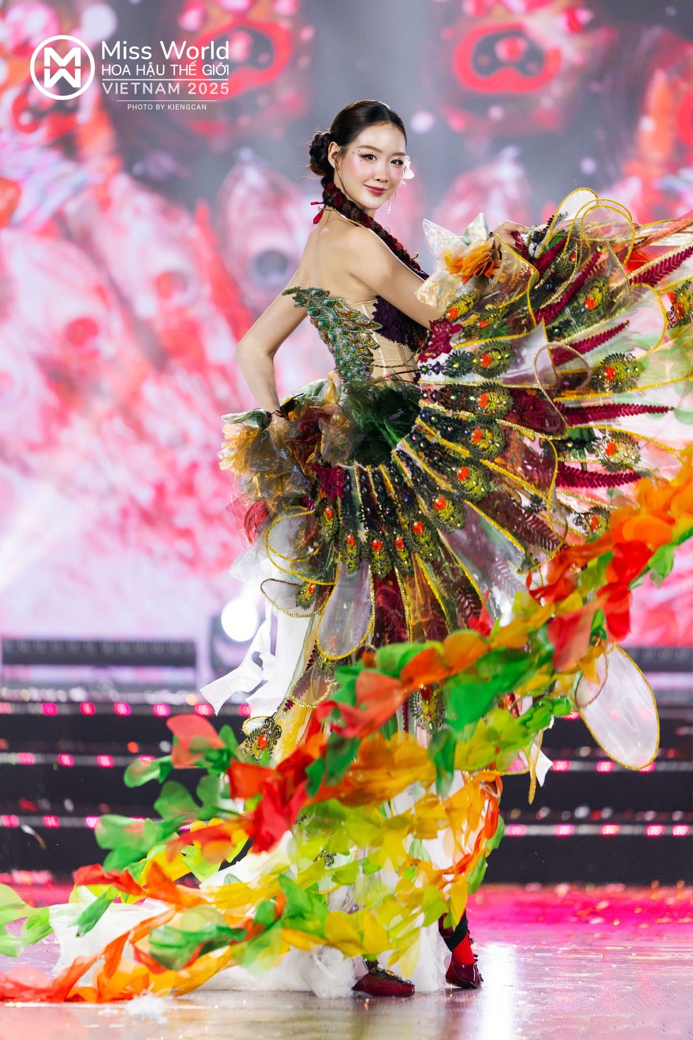 Hoa hậu Bảo Ngọc phô diễn đường cong “cực gắt”