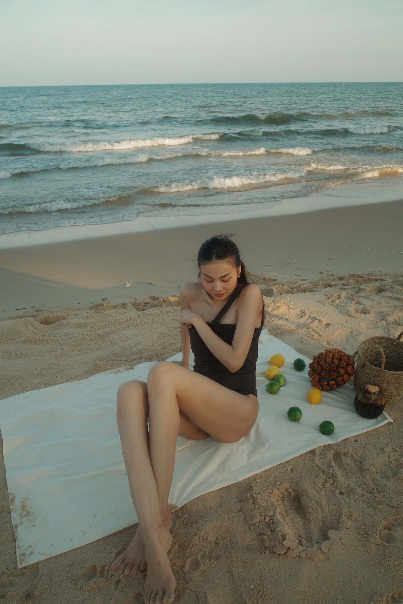 Thanh Hằng siêu cuốn hút, gợi cảm không thể rời mắt