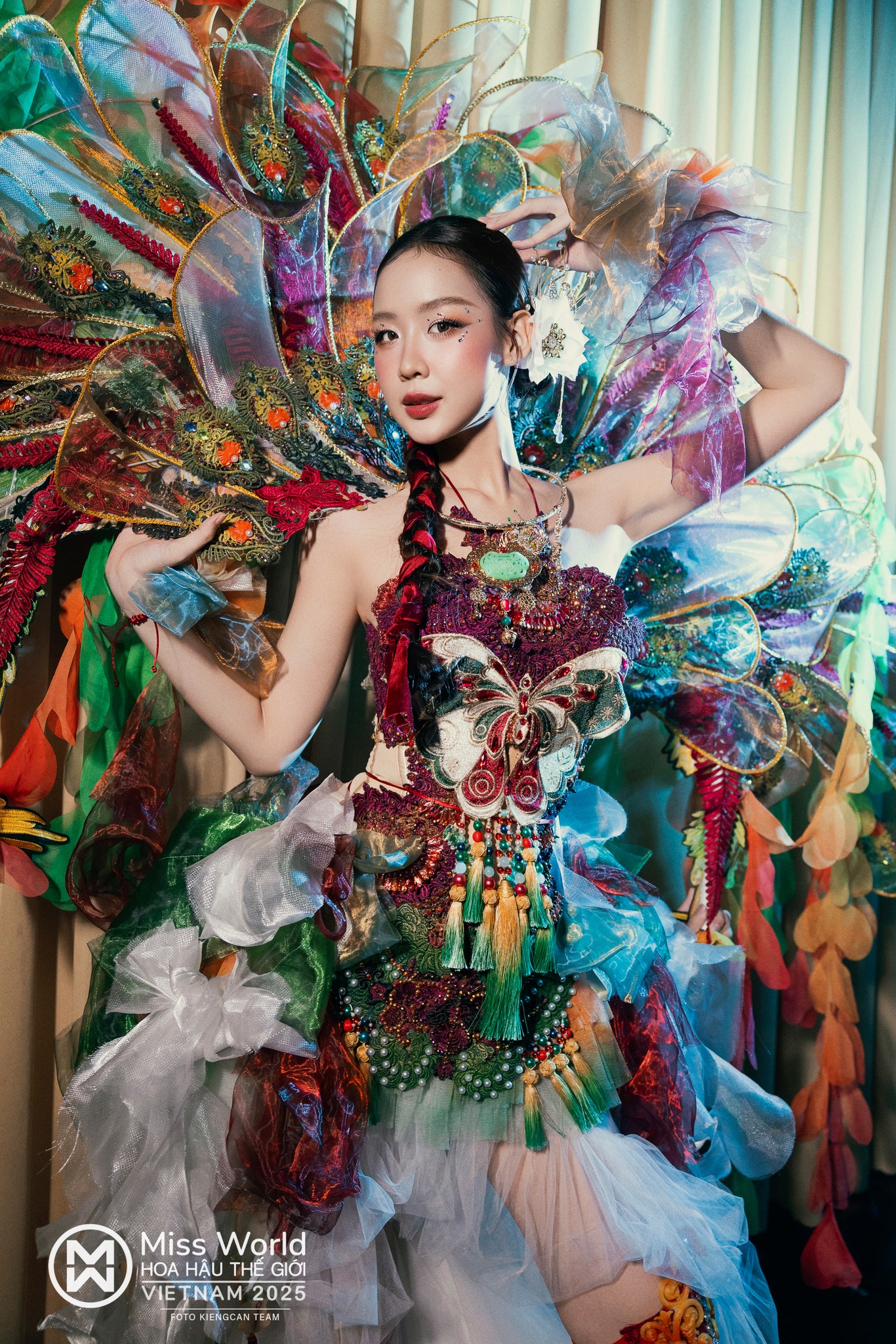 Hoa hậu Bảo Ngọc phô diễn đường cong “cực gắt”