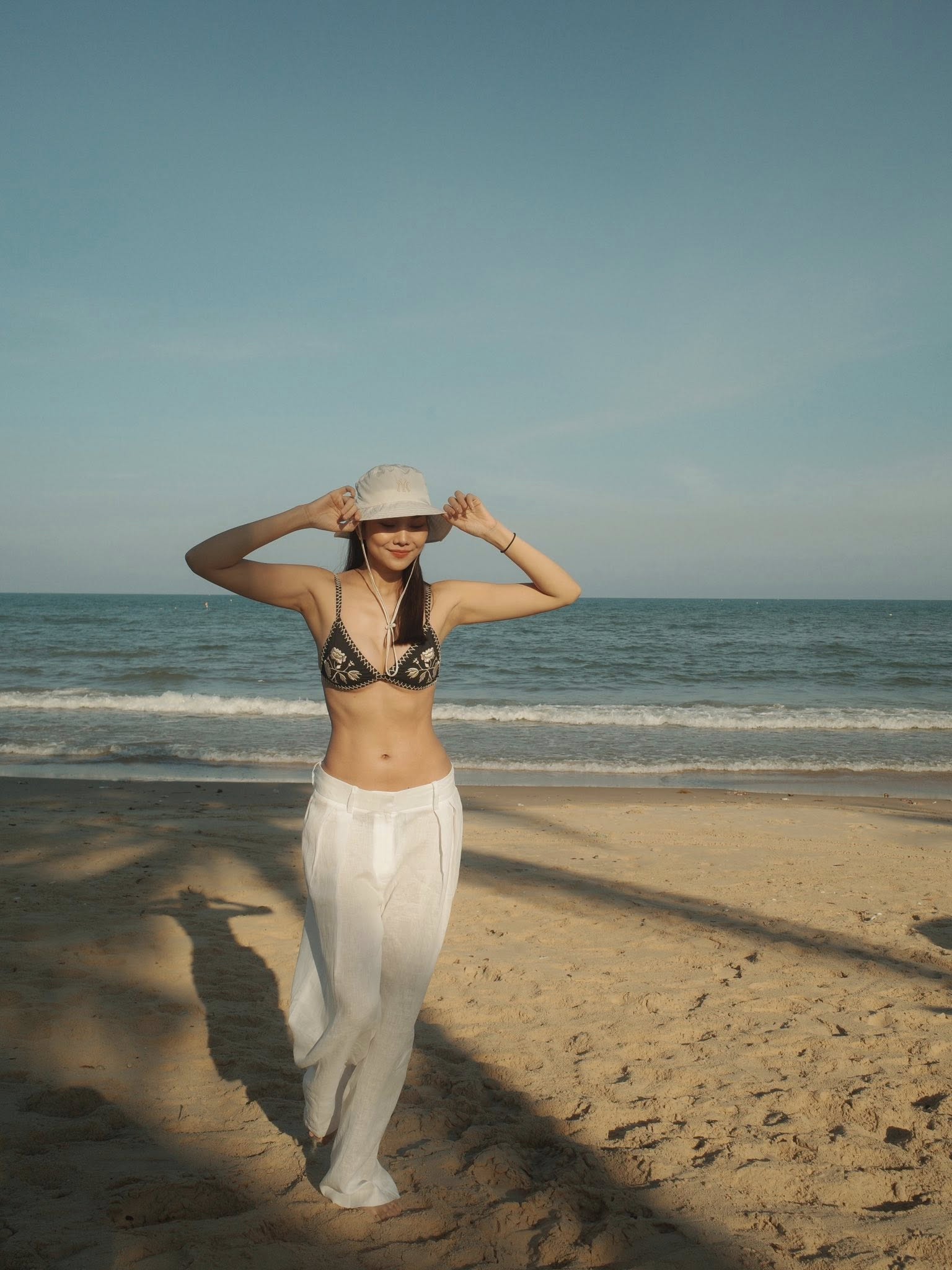 Thanh Hằng siêu cuốn hút, gợi cảm không thể rời mắt