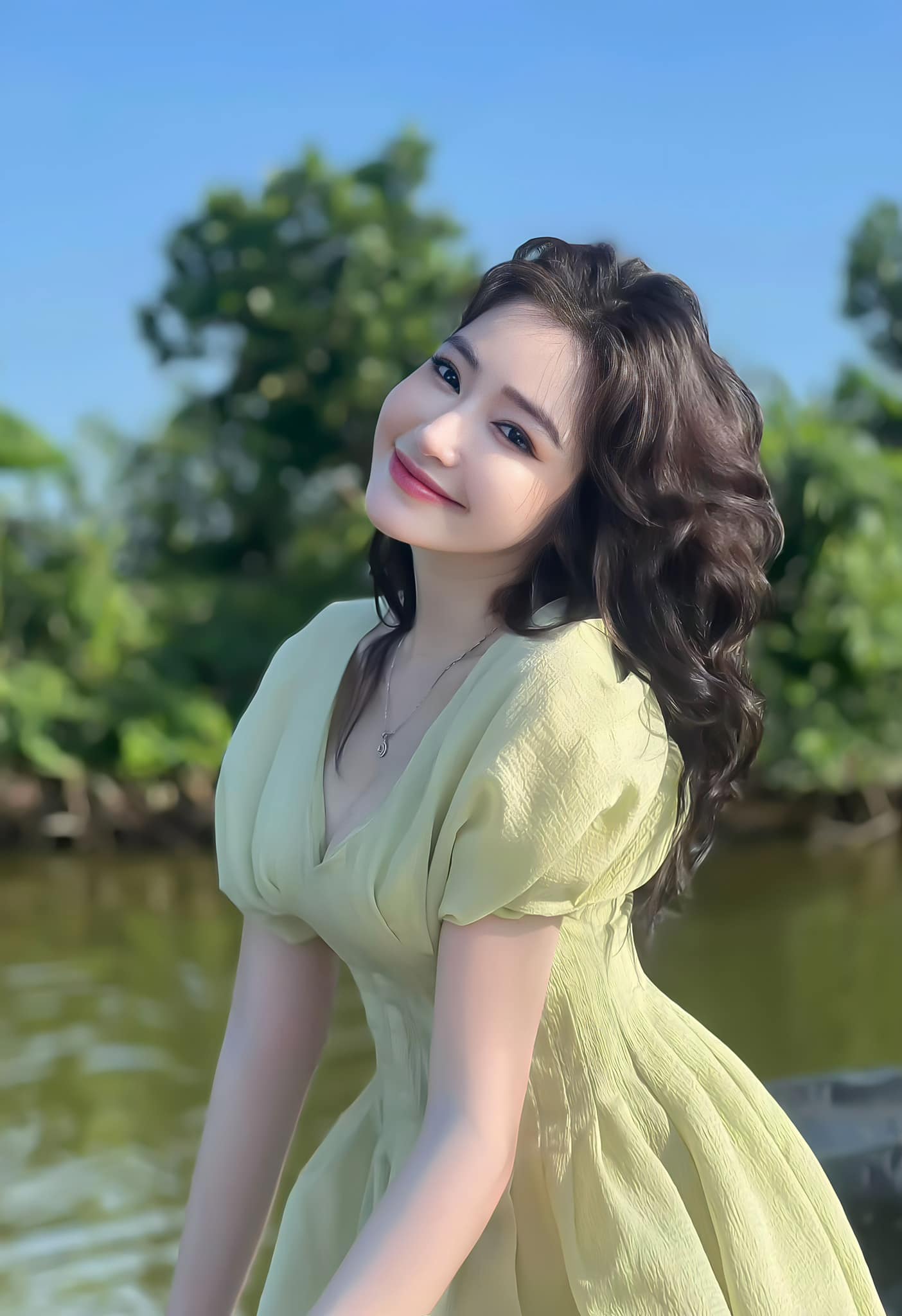 Là hot girl đình đám, sau khi làm mẹ, Elly Trần thay đổi thế nào?