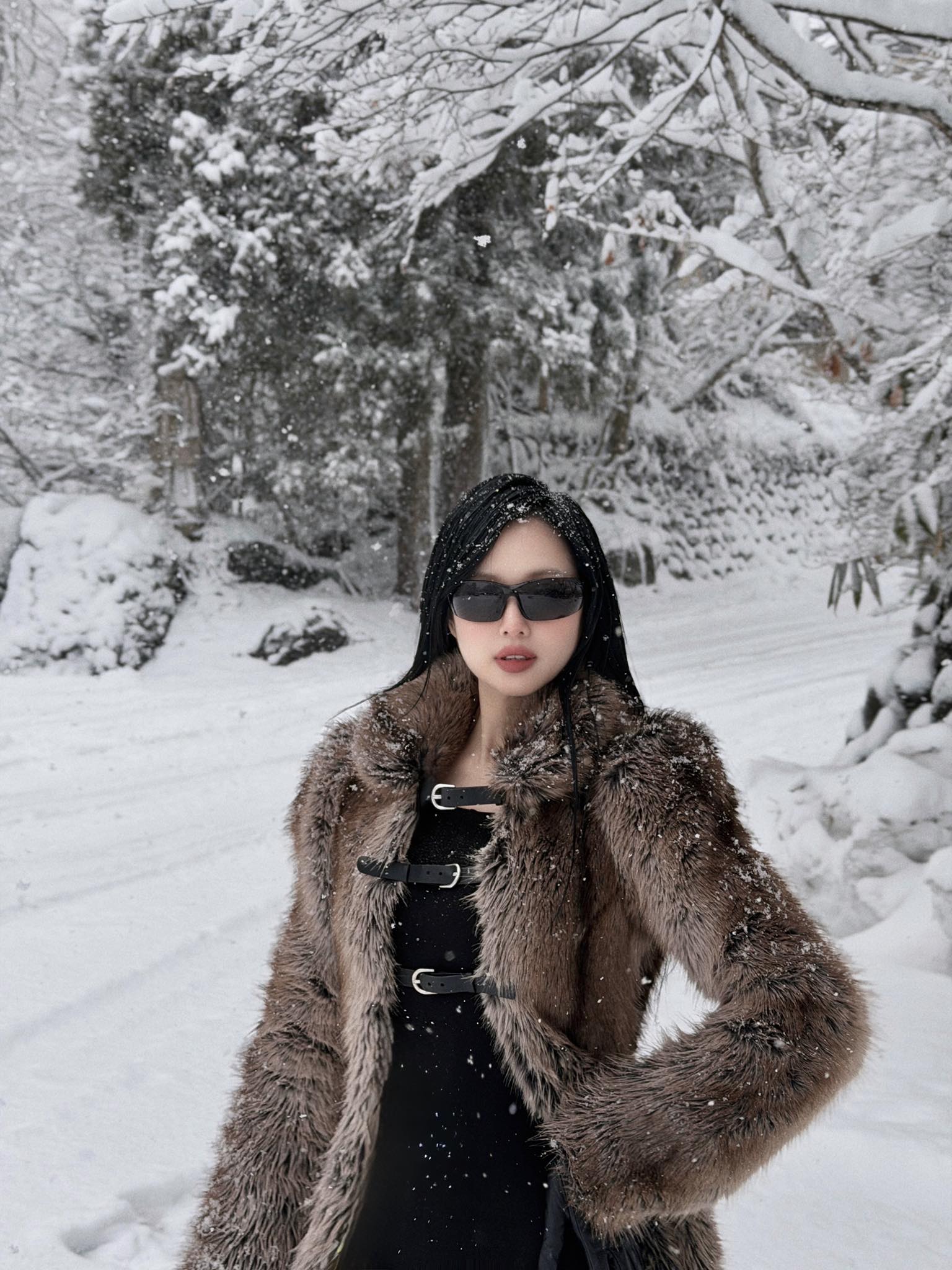 Tâm Tít chuyển sang quyến rũ và sang trọng, toát lên hình ảnh của một người phụ nữ thành đạt