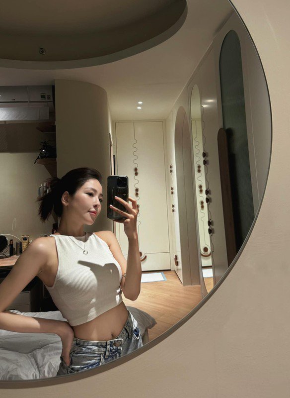 Trâm Anh lựa chọn hình ảnh kỹ lưỡng khi xuất hiện trên MXH