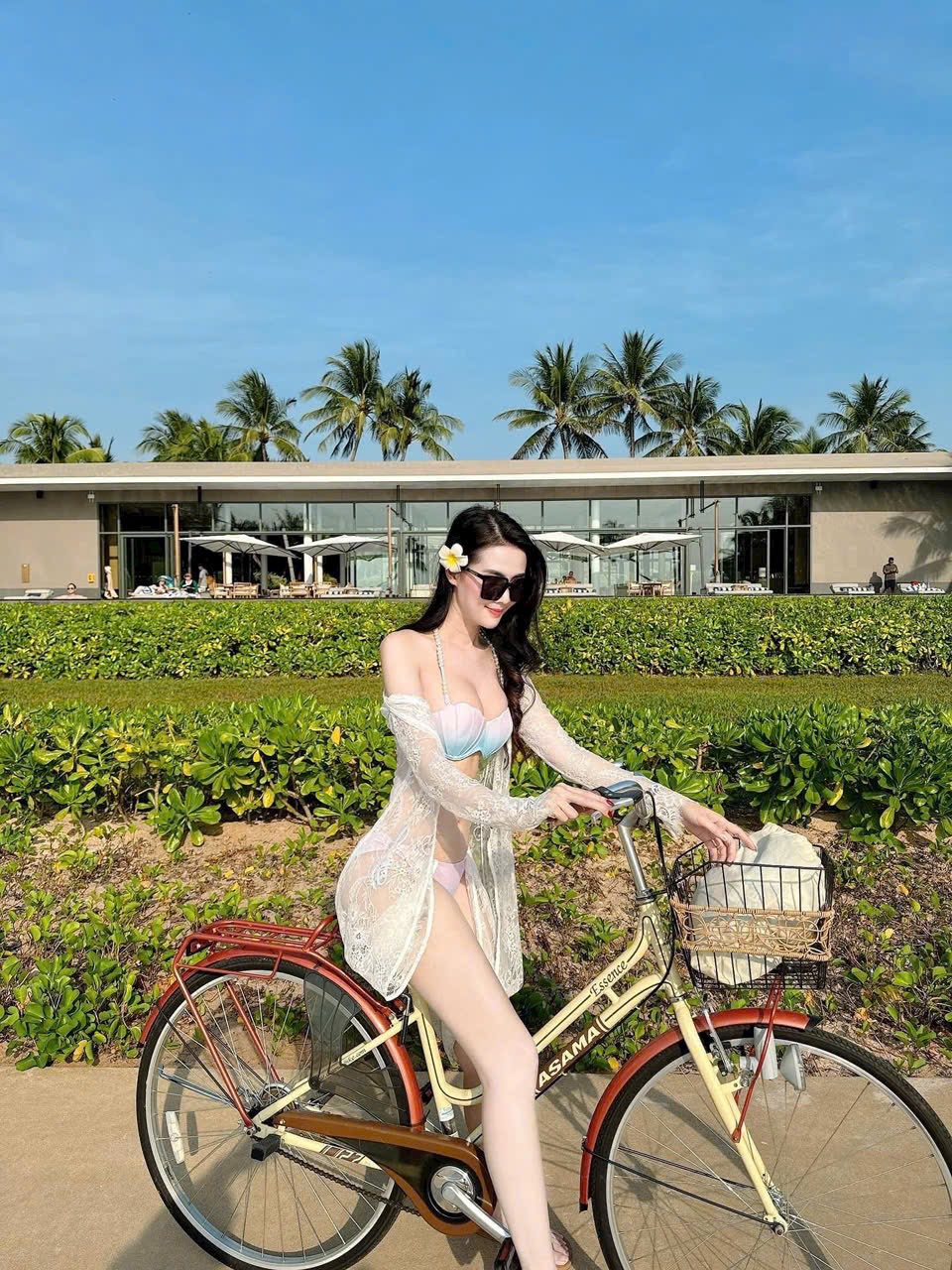 Xinh đẹp, giàu có, nhưng nàng hậu 9X hiện vẫn độc thân