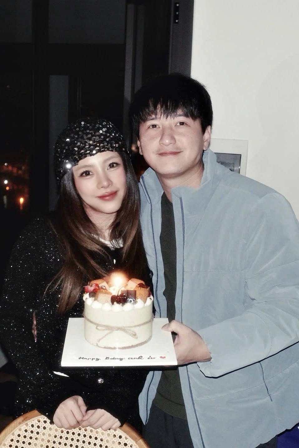 Huỳnh Anh và vợ.