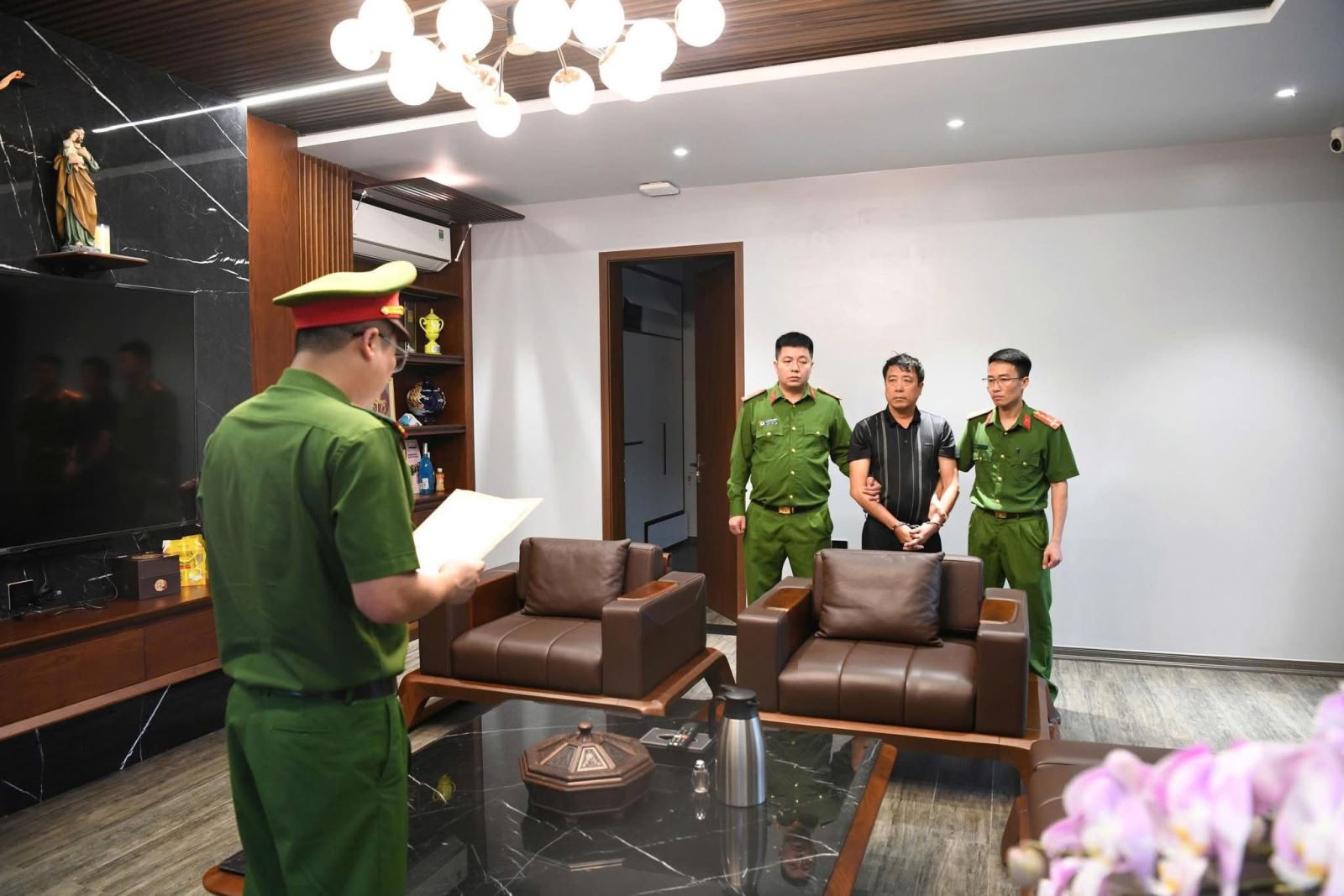 Cơ quan CSĐT Công an tỉnh Phú Thọ ra quyết định khởi tố bị can, lệnh bắt bị can để tạm giam đối tượng Nguyễn Văn Thức.