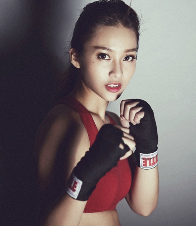 Khả Ngân thời mới nổi tiếng với hình ảnh hot girl boxing.