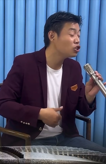 Xem xong clip, nhiều người hài hước để lại bình luận