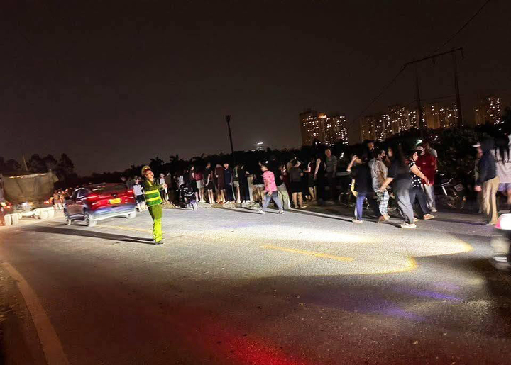 Công tác rà soát được triển khai xuyên đêm nhưng đến sáng cùng ngày vẫn chưa ghi nhận tung tích của các nạn nhân.