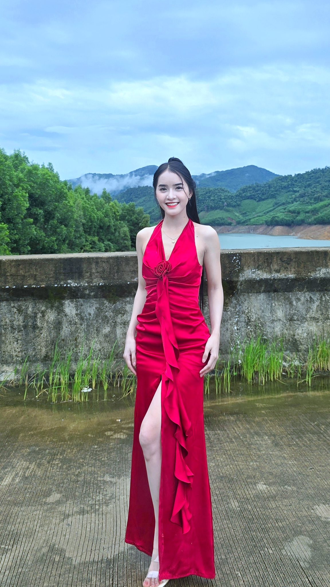 Hot girl vùng cao ngày càng xinh đẹp, gợi cảm