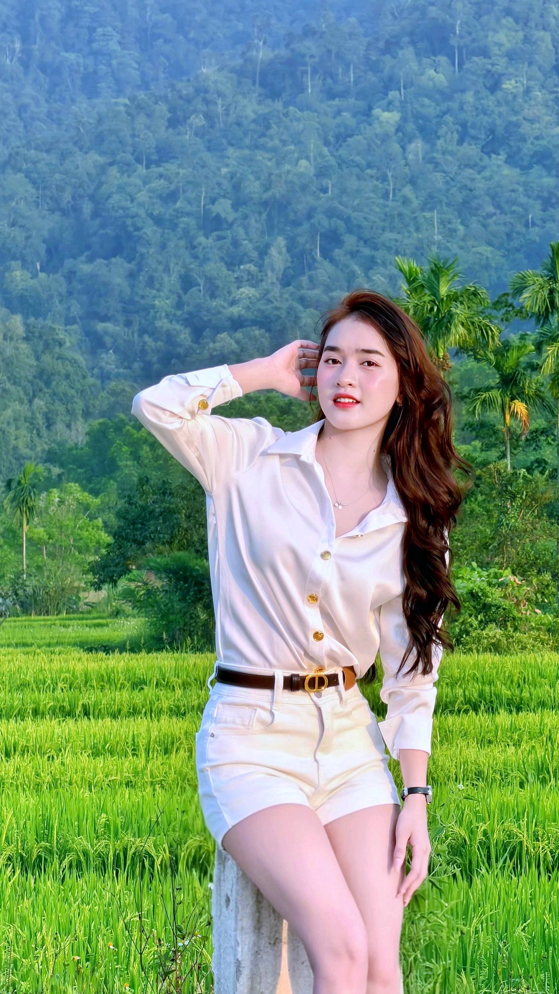 Hot girl vùng cao ngày càng xinh đẹp, gợi cảm