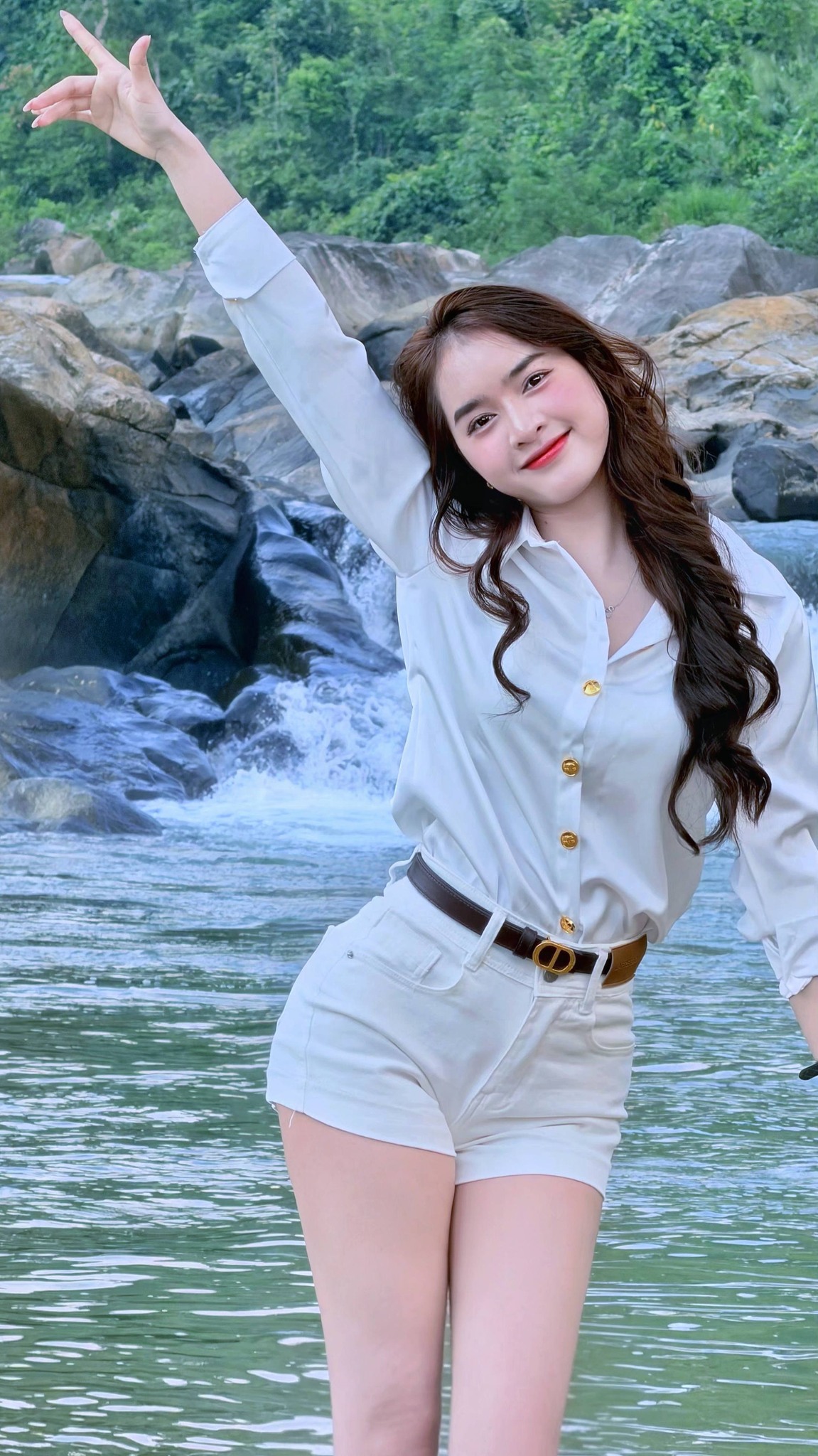 Hot girl vùng cao ngày càng xinh đẹp, gợi cảm