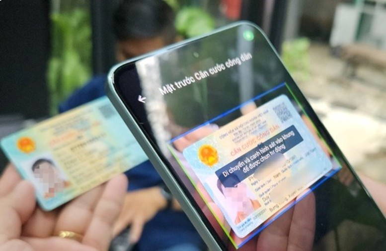 Xác thực thuê bao di động qua VNeID giúp đơn giản hóa thao tác và tăng tính thuận tiện cho người dân trong quá trình xác thực thông tin (Ảnh: VGP).