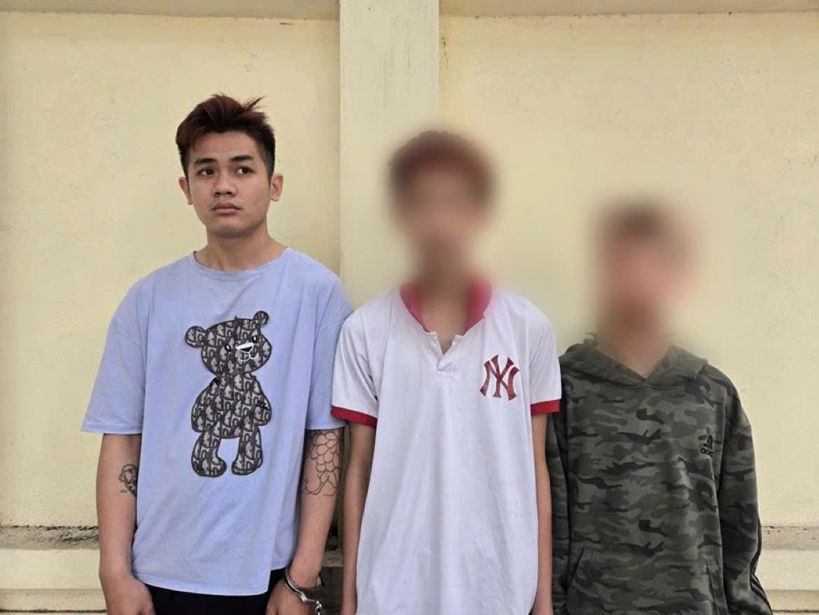 03 đối tượng trong nhóm cướp, nhỏ nhất mới 13 tuổi - Ảnh: Công an Hà Nội