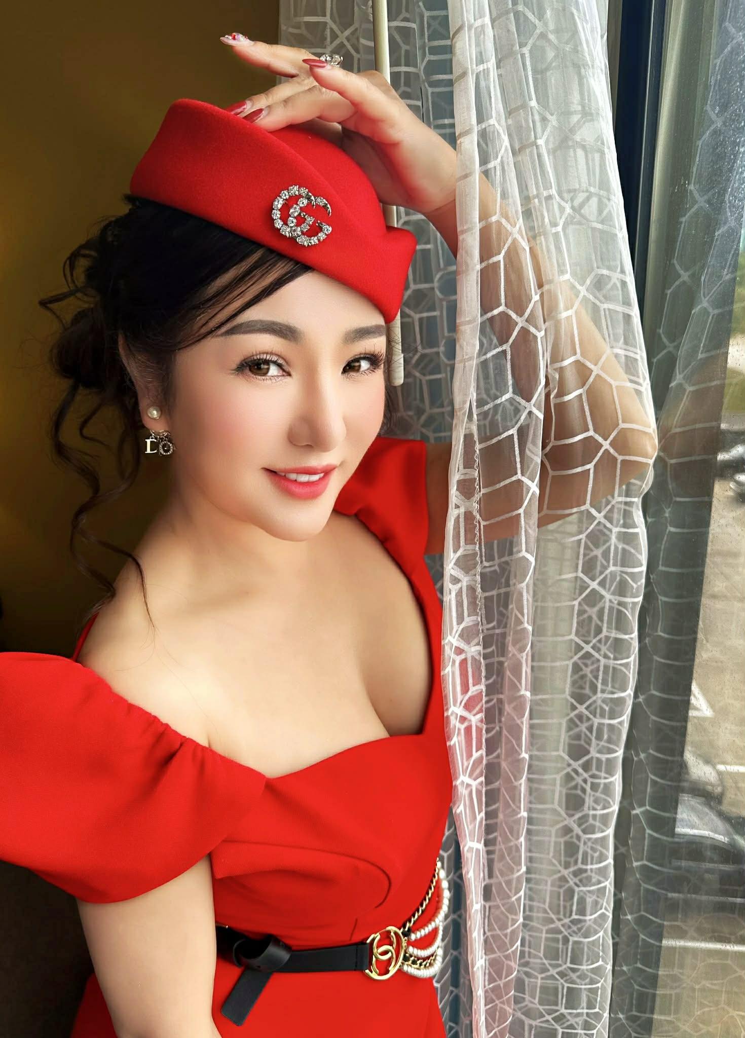 Mẹ đơn thân là nữ nghệ sĩ đình đám: 